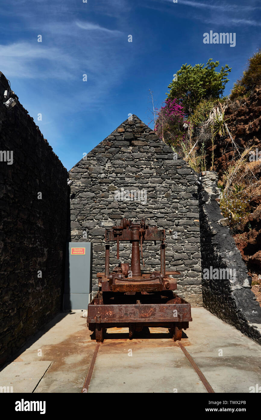 Historische Überreste von Cais do Carvão Kohlebunker entlang der Frente Mar in Funchal, Madeira, Portugal, Europäische Union Stockfoto