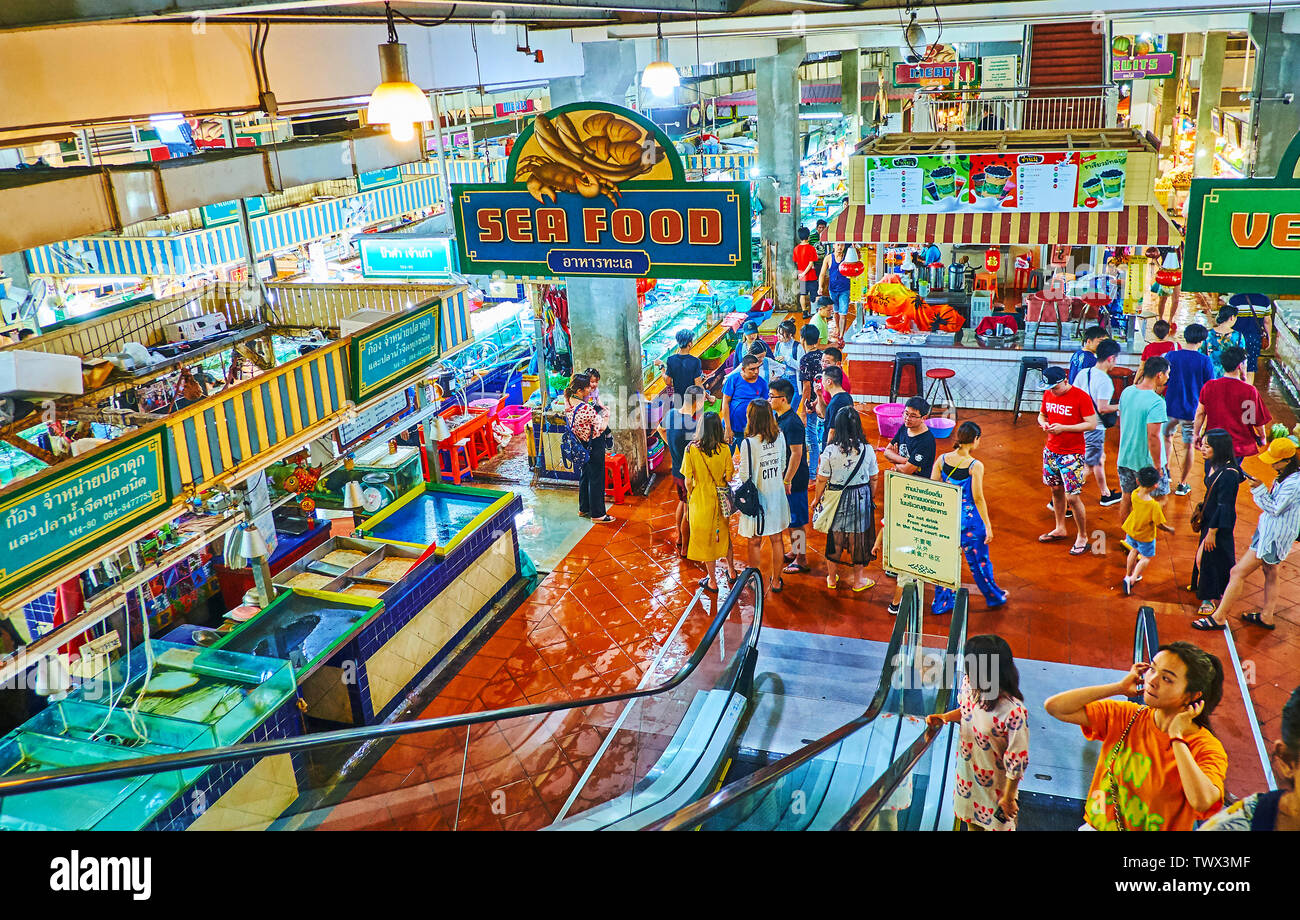 PATONG BEACH, THAILAND - Mai 1, 2019: Die Fische Ecke Banzaan frische Markt - eines der beliebtesten Phuket Basare, in Patong Beach Resort befindet sich auf der M Stockfoto