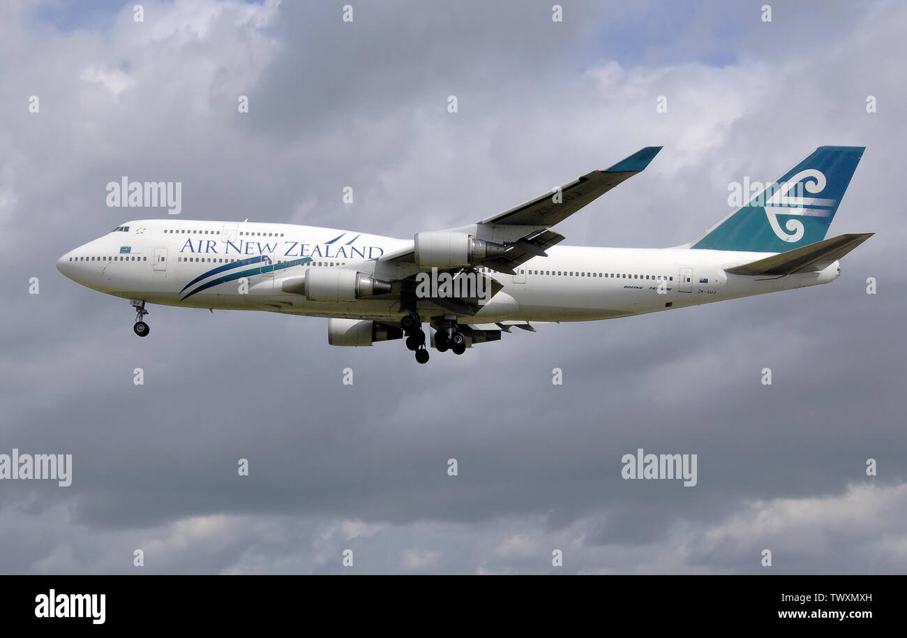 Seitenansicht Der Boeing 747 400 Zk Suj Der Air New Zealand Am Flughafen London Heathrow A I ˆc A I A Z E A Ae Eˆªc C ºcs Ae Eÿ 747 400cs A E Ae Aoe C E Aˆ A A Oeae C Aeoeºaoeºa Juli 07 Eigene Arbeit Adrian Pingstone