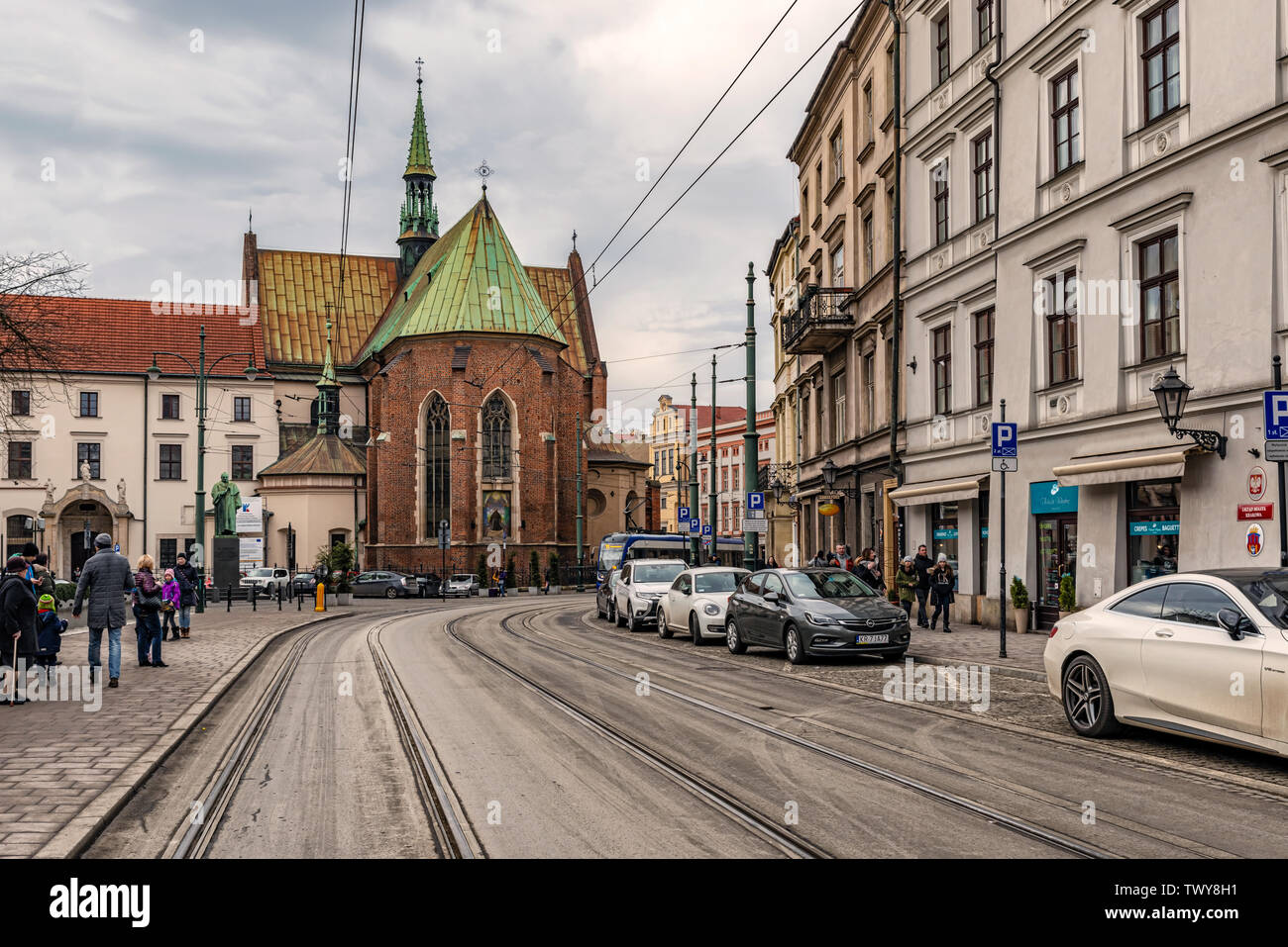 Krakau, Polen - Feb 2, 2019: Blick auf die Straße, die zu der Franziskanerkirche Krakau Polen. Stockfoto
