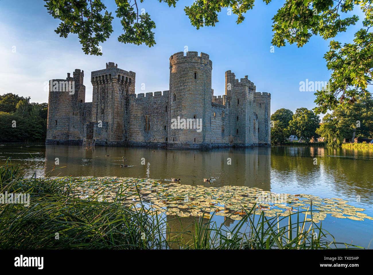 Historic Bodiam Castle und Graben in East Sussex, England Stockfoto