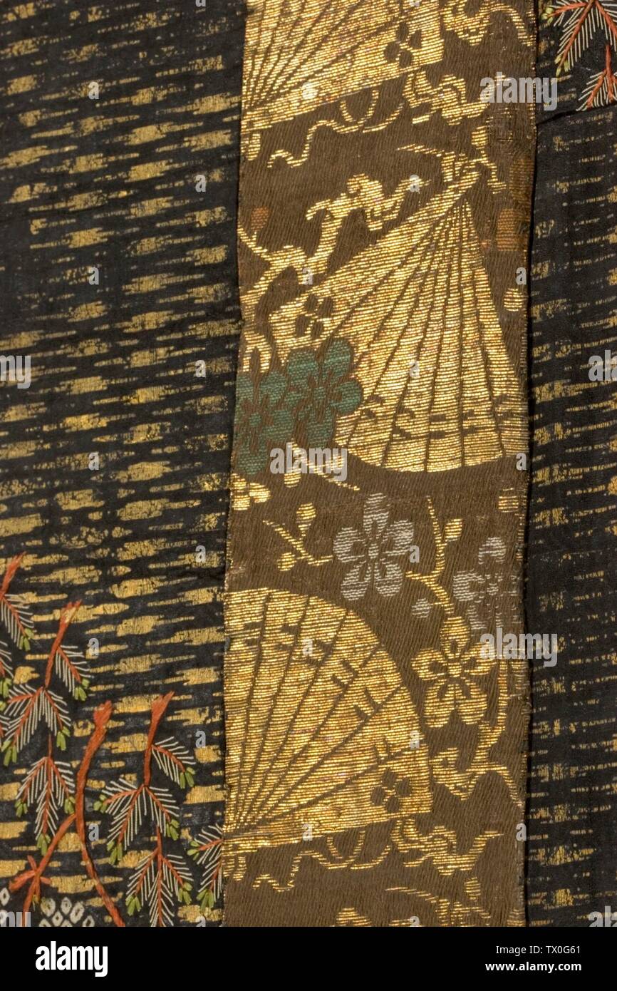 Buddhistischer Mantel Des Priesters (Kesa) (Bild 6 von 18); Japan, frühe Edo-Zeit, Kostümfärbungen aus dem 17. Jahrhundert (Kanako shibori), Seide- und Metallgarnenstickerei (Shisu) und Blattgold (surihaku) auf figuriertem Seidensatin (rinzu), brokadenierte Seide, Die Mit Geldmitteln von David G. Booth und Suzanne Deal Booth gekauft wurde, Und Camilla Chandler Frost durch das Sammlerkomitee 2006 (M.2006.46) Kostüm und Textilien; Datum aus dem 17. Jahrhundert QS:P571,+1650-00-00T00:00:00Z/7; Stockfoto