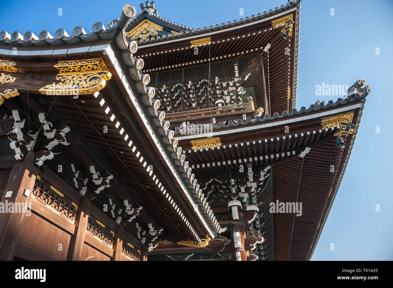 Higashi Honganji Tempel, Kyoto, Japan. Dekorative Dach des Gründers Halle Tor, (Goei - Mon) Stockfoto
