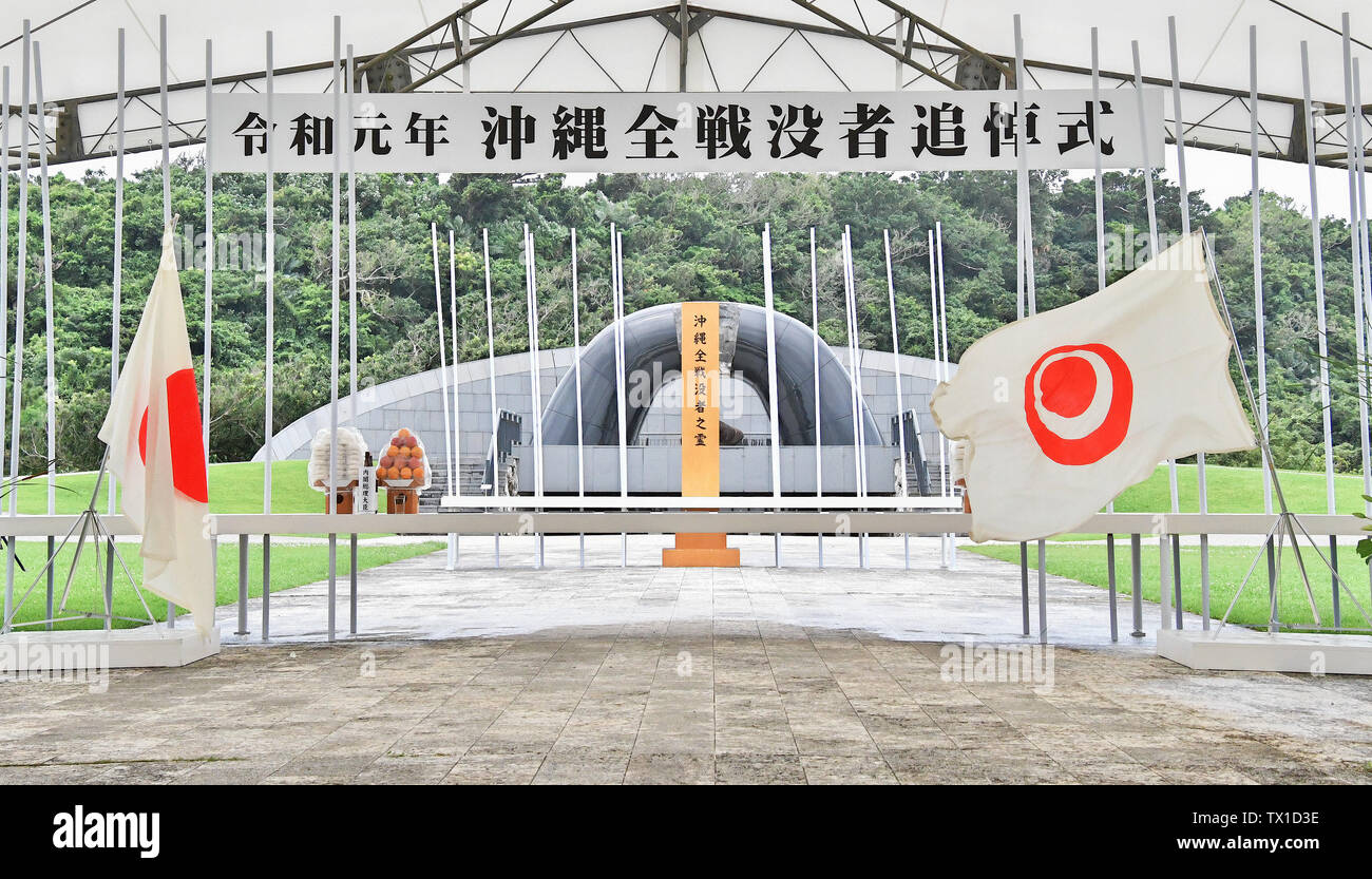 5100 Gläubige nehmen an der Trauerfeier für alle Krieg tot der "Schlacht von Okinawa" an der Peace Memorial Park in Itoman, Okinawa, Japan am 23. Juni 2019. Quelle: LBA/Alamy leben Nachrichten Stockfoto