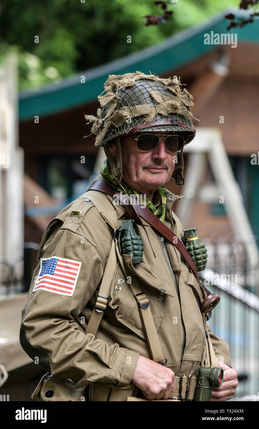 Re-Enactor gekleidet wie ein US Airborne Soldier, Barnard Castle, 1940 Wochenende 2019. Stockfoto