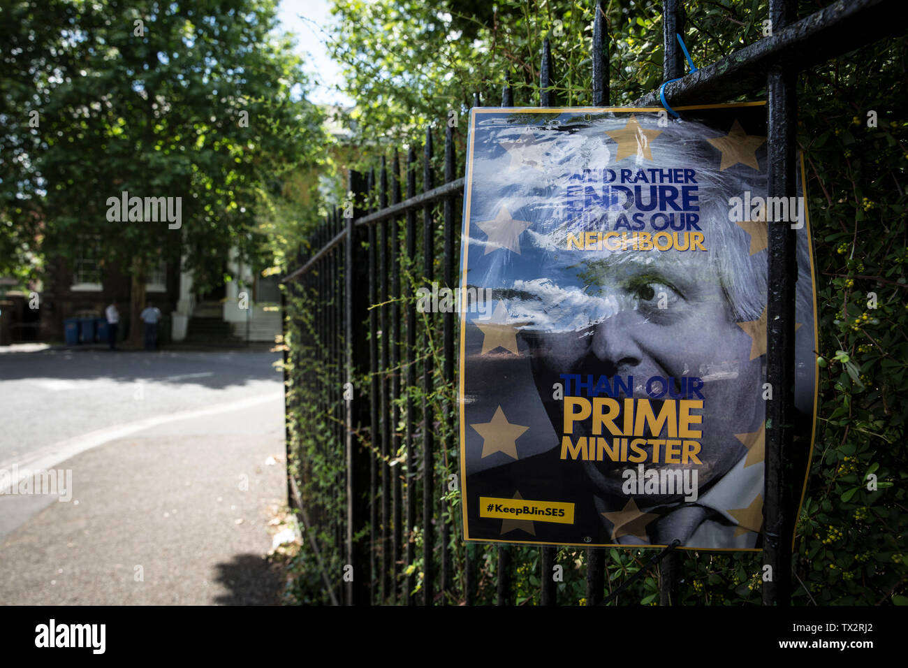 Drücken Sie Fotografen außerhalb der Wohnadresse von Boris Johnson MP für die Konservative Partei und Freundin Carrie Symonds, London, England, Großbritannien Stockfoto