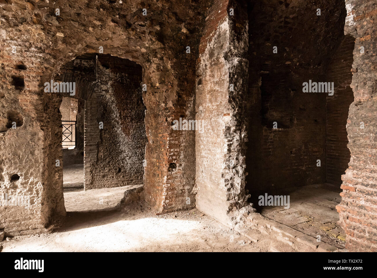Rom. Italien. Insula dell'Ara Coeli, Reste eines römischen Wohnhauses aus dem 2. Jahrhundert n. Chr., Innenansicht der dritten Etage. Stockfoto