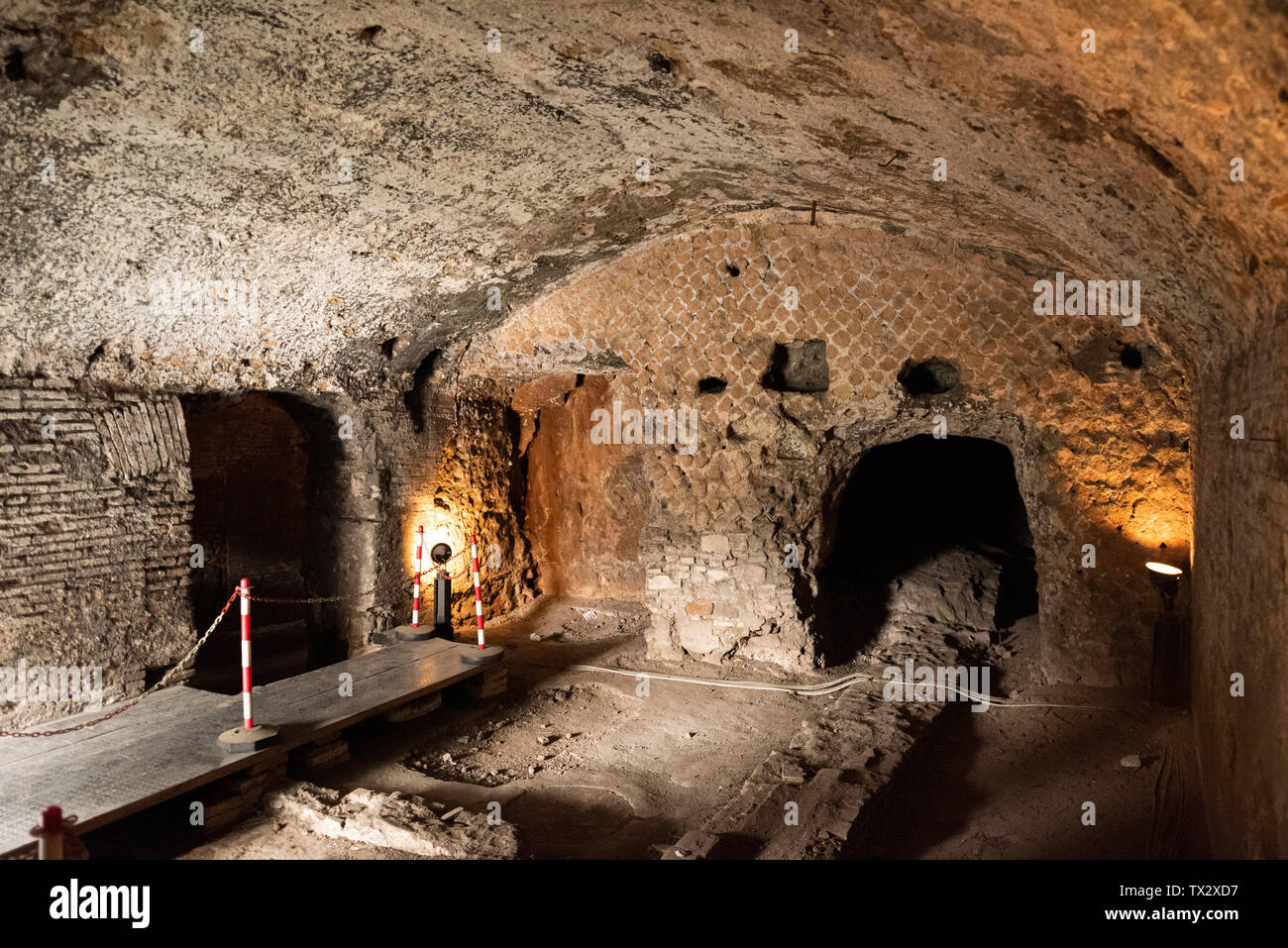 Rom. Italien. Insula dell'Ara Coeli, Reste eines römischen Wohnhauses aus dem 2. Jahrhundert n. Chr., Innenansicht von der zweiten Etage. Stockfoto