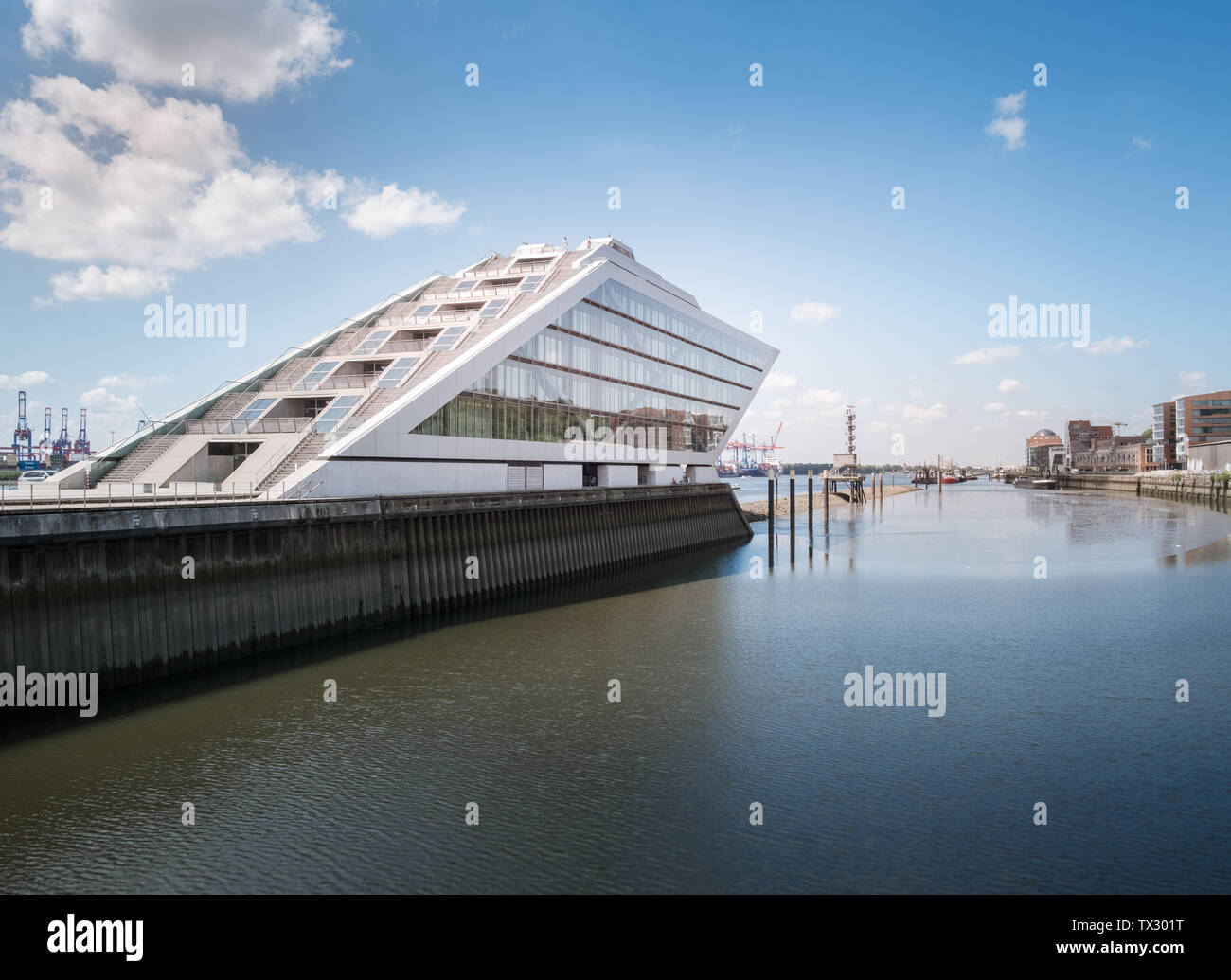 Die moderne Architektur der Bürogebäude Dockland an der Elbe, Hamburg, Deutschland Stockfoto