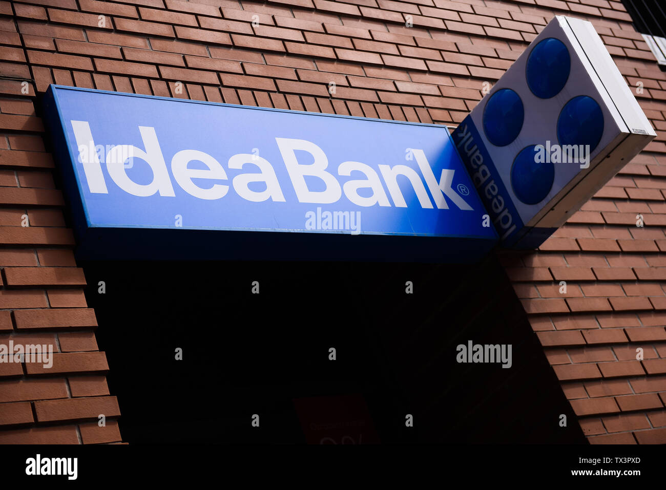 Krakau, Polen. Juni, 2019 21. Ein Logo von der Idee Bank in der Innenstadt gesehen. Polnische basierende Idee Bank in der vergangenen Woche mitgeteilt, dass es bis zu 750 Personal Brand würde sich in den nächsten sechs Monaten, bedingt durch einen Verlust von 1,9 Mrd. Zloty vom letzten Jahr. Credit: SOPA Images Limited/Alamy leben Nachrichten Stockfoto