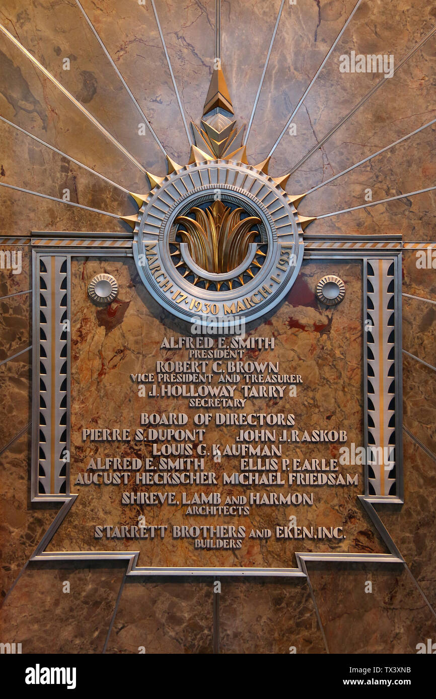 Einweihung Gedenktafel in der Lobby des Empire State Building, New York City, New York, USA Stockfoto