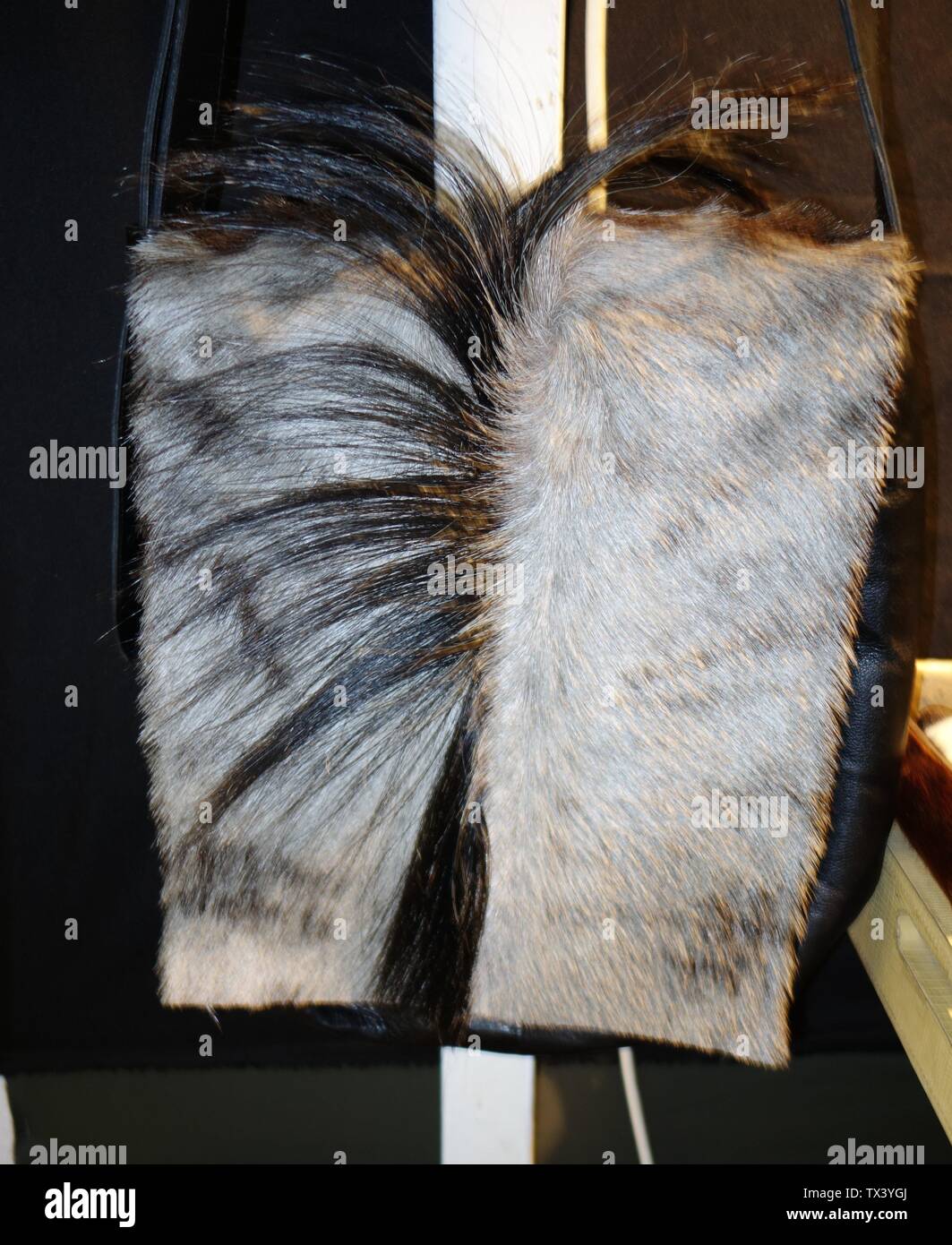 umhängetasche kuhfell