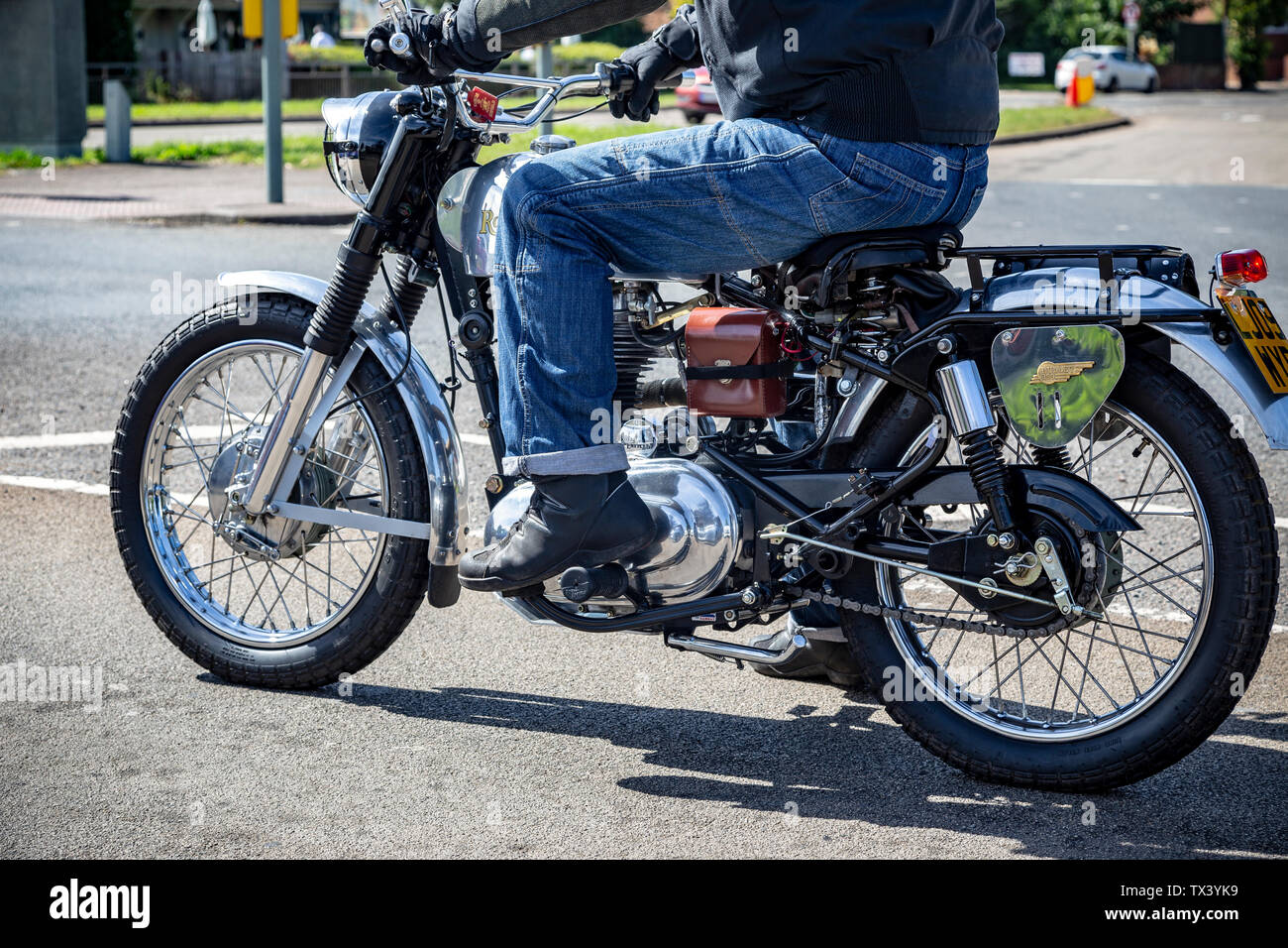 Lizenzgebühren, Motorrad, Indien, Tibet, Abenteuer, Kunst, Kultur und Unterhaltung, Biker, Royal Enfield Bullet, Zyklus, Fahren, Motor, England, Stockfoto