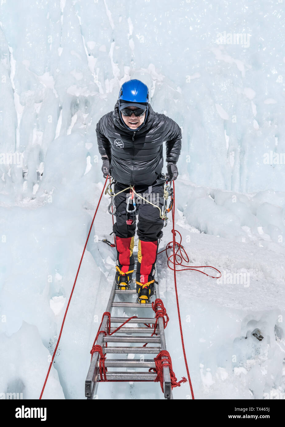 Nepal, Solo Khumbu, Everest, Bergsteiger, klettern auf eisfall Stockfoto