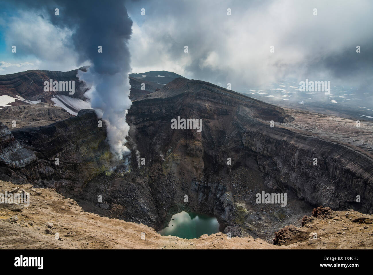 Russland, Kamtschatka, dampfende Fumarole auf der Gorely Stockfoto