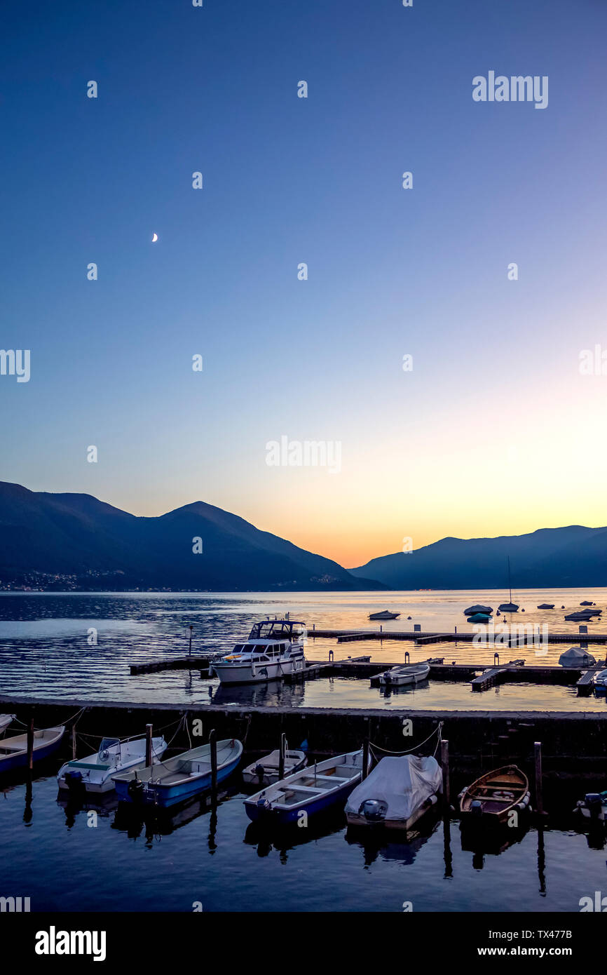 Schweiz, Ascona, Sonnenuntergang über dem Lago Maggiore Stockfoto