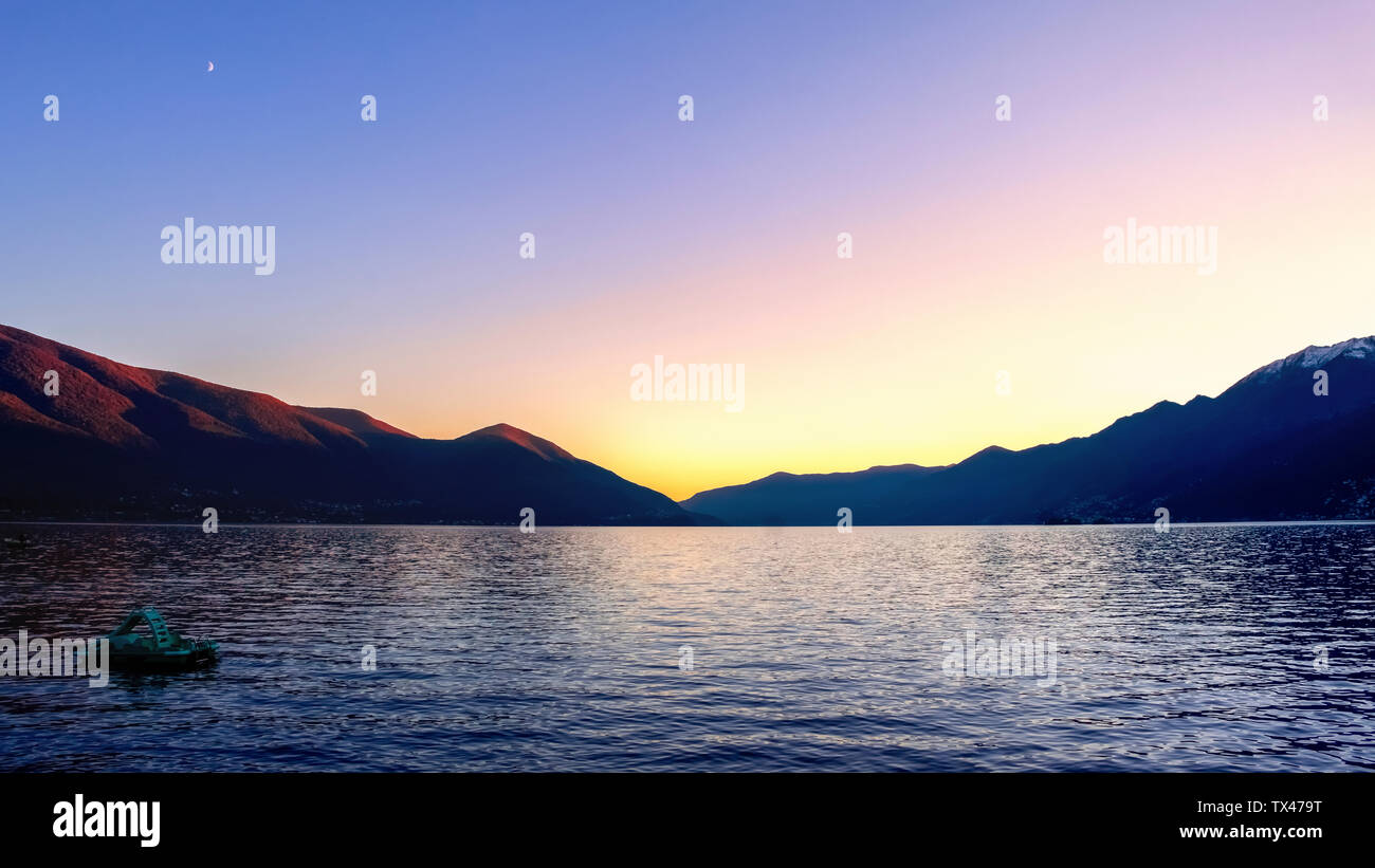 Schweiz, Ascona, Sonnenuntergang über dem Lago Maggiore Stockfoto