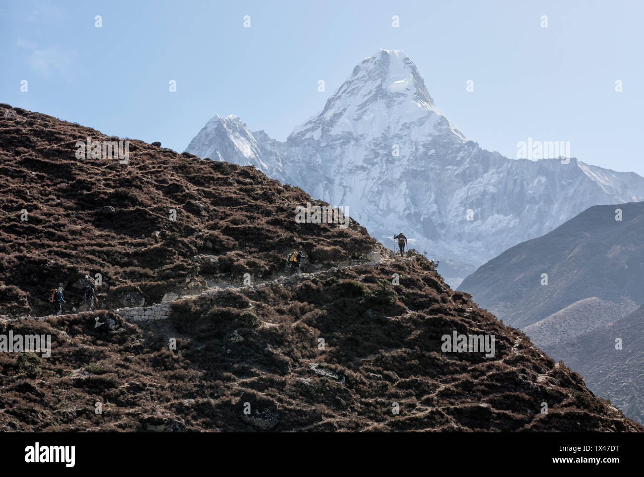 Nepal, Solo Khumbu, Everest, Bergsteiger zu Fuß auf Ama Dablam Stockfoto
