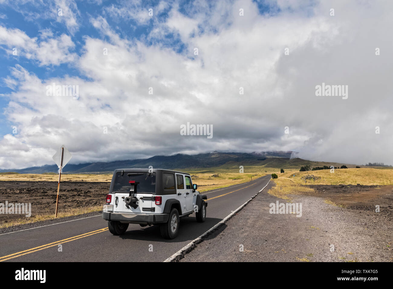 USA, Hawaii, Mauna Kea Vulkans, Off Road Fahrzeug bei Mauna Kea Access Road Stockfoto