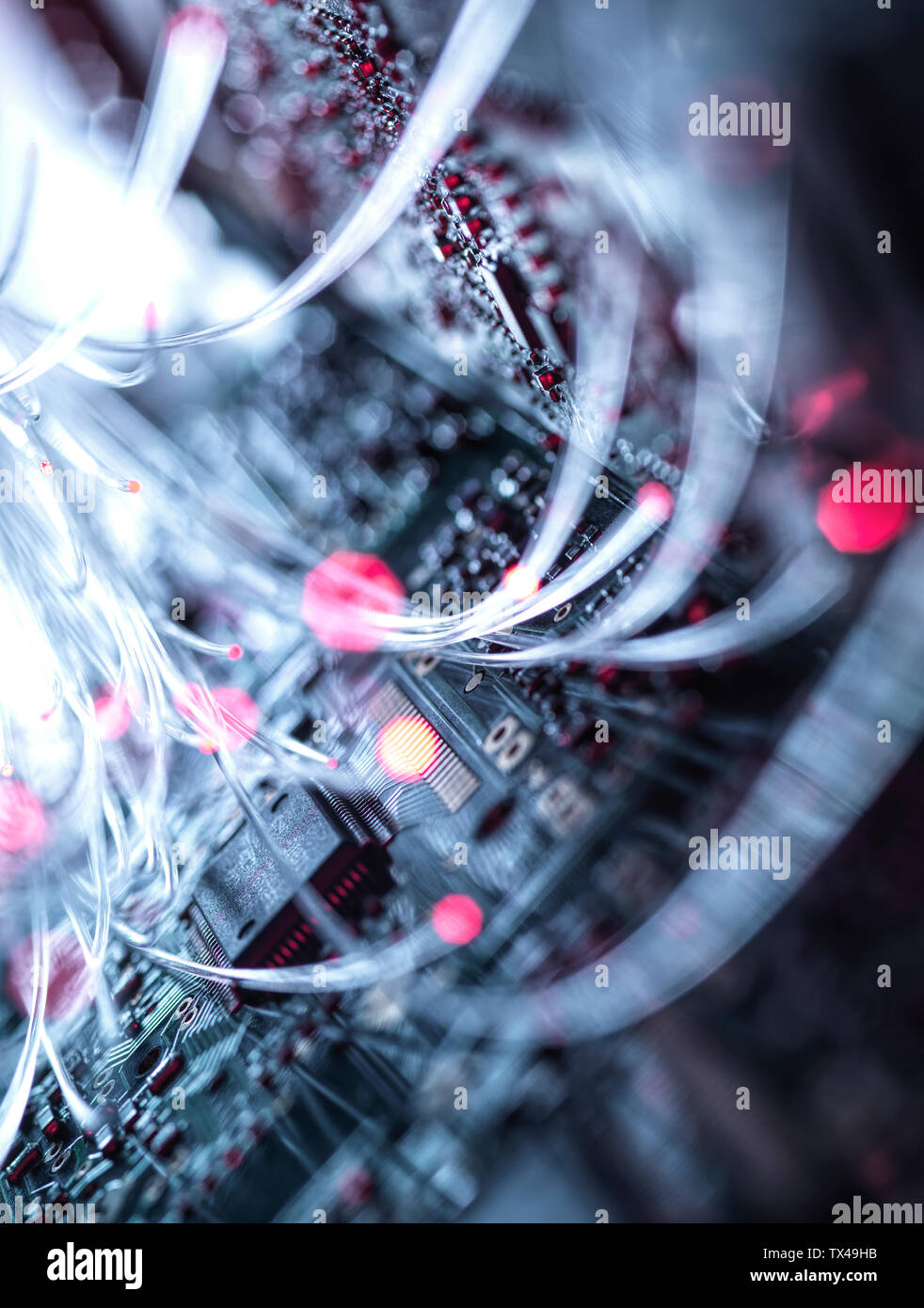Glasfaserkabel übertragen Daten in Computer Hardware Stockfoto