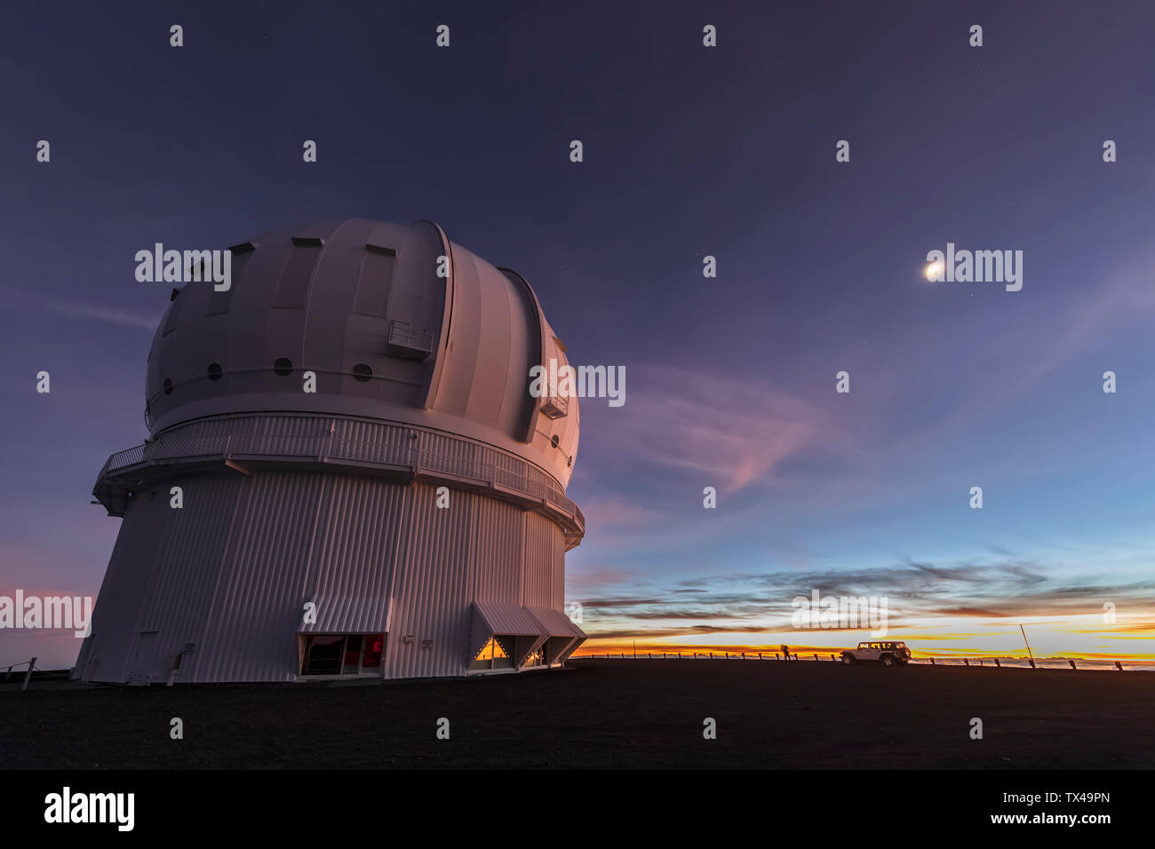 USA, Hawaii, Mauna Kea Vulkans, Teleskop auf dem Mauna Kea Sternwarten vor Sonnenaufgang Stockfoto