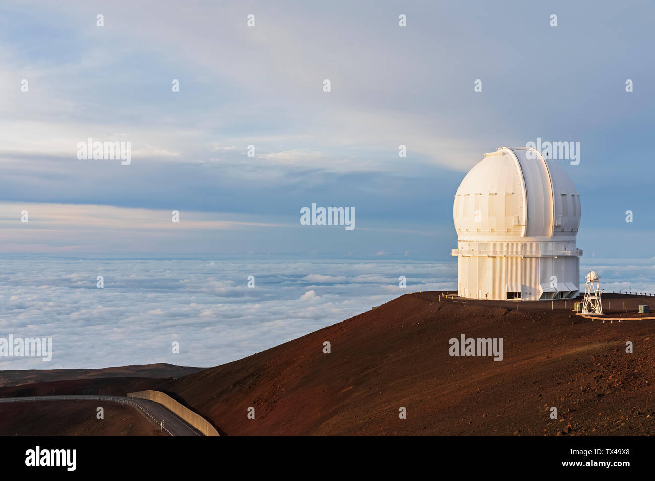 USA, Hawaii, Mauna Kea Vulkans, Teleskop auf dem Mauna Kea Sternwarten in der Dämmerung Stockfoto