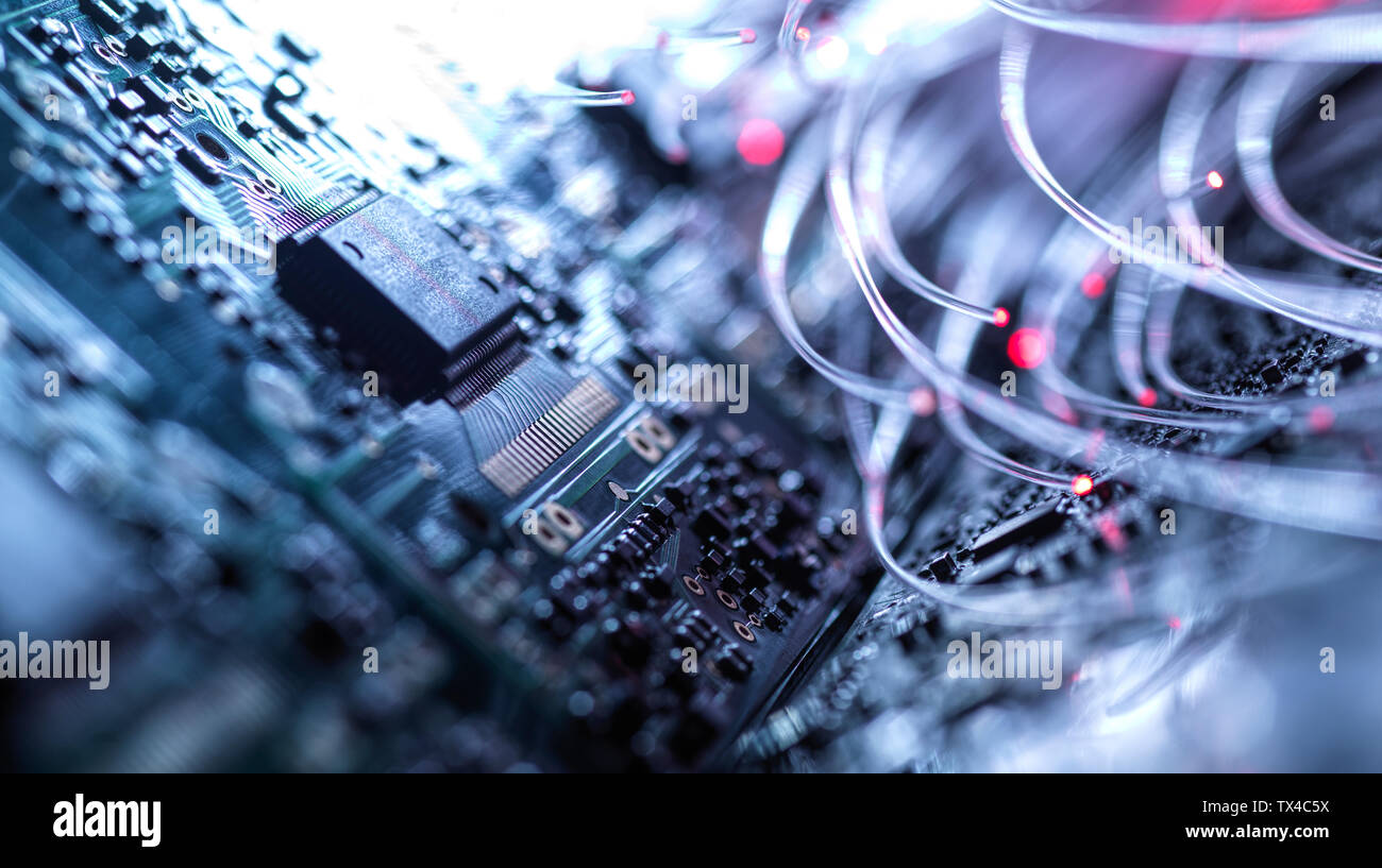 Glasfaserkabel übertragen Daten in Computer Hardware Stockfoto