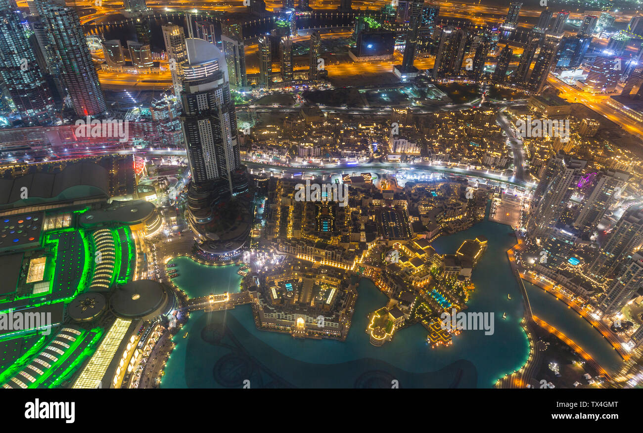 Vereinigte Arabische Emirate, Dubai, Burj Dubai Lake und Souk Al Bahar in der Nacht Stockfoto