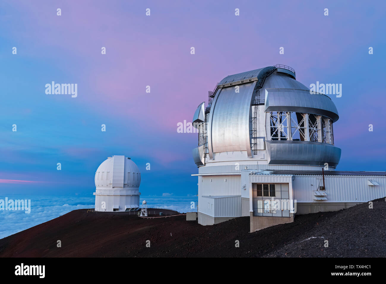 USA, Hawaii, Mauna Kea Vulkans, Teleskope auf Mauna Kea Sternwarten bei Sonnenuntergang Stockfoto
