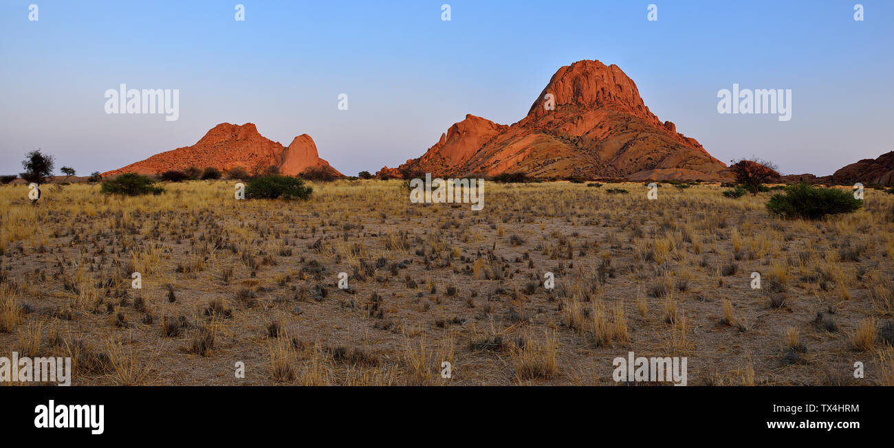 Afrika, Namibia, Erongo Provinz, Panoramablick auf die Spitzkoppe Stockfoto