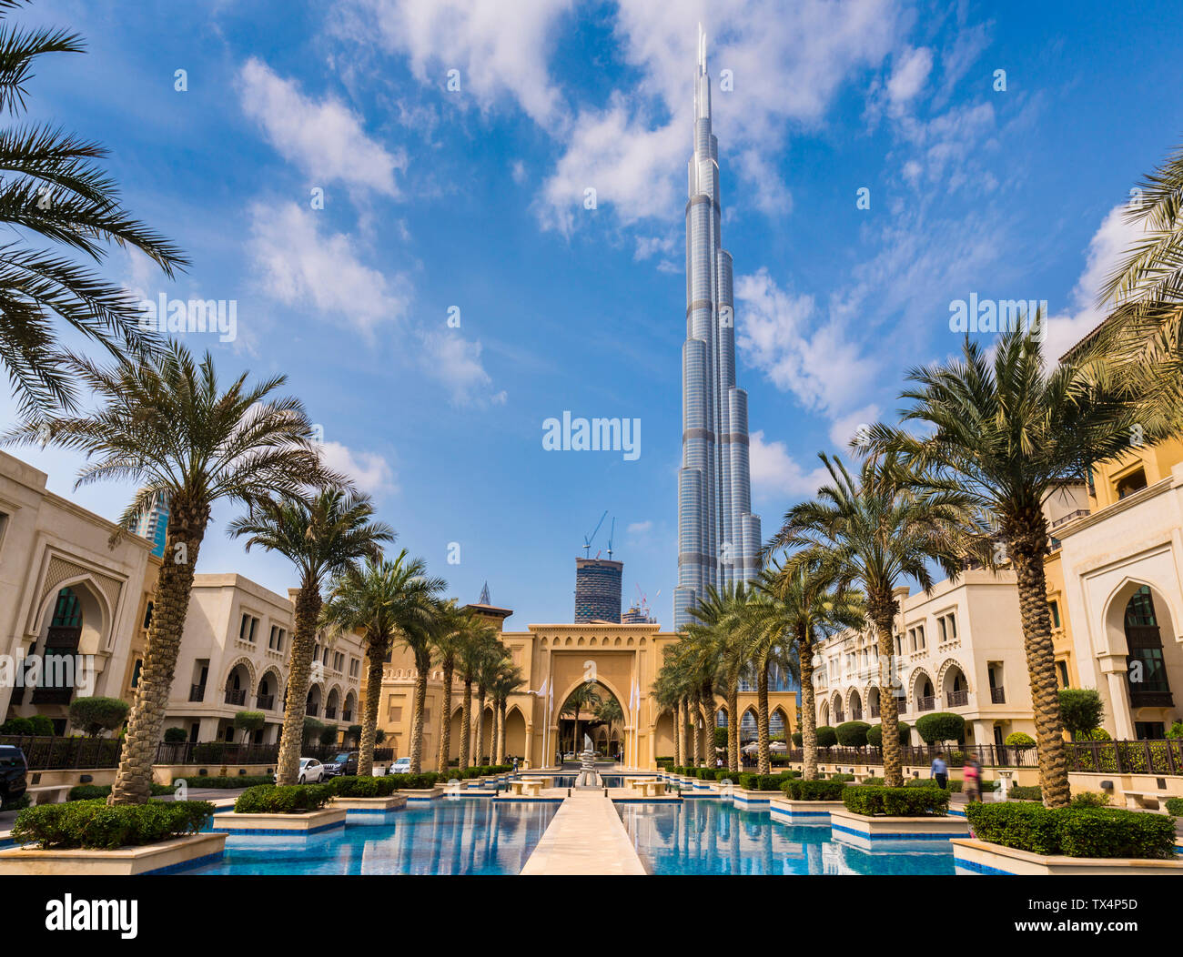 Vereinigte Arabische Emirate, Dubai, Burj Khalifa und Souk Al Bahar Stockfoto