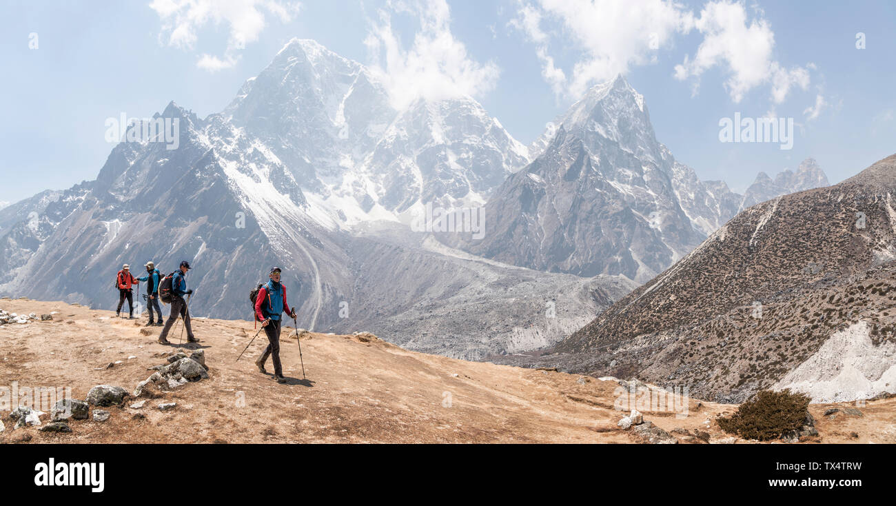 Nepal, Solo Khumbu, Everest, Gruppe von mounaineers Wandern an von Dingboche Stockfoto