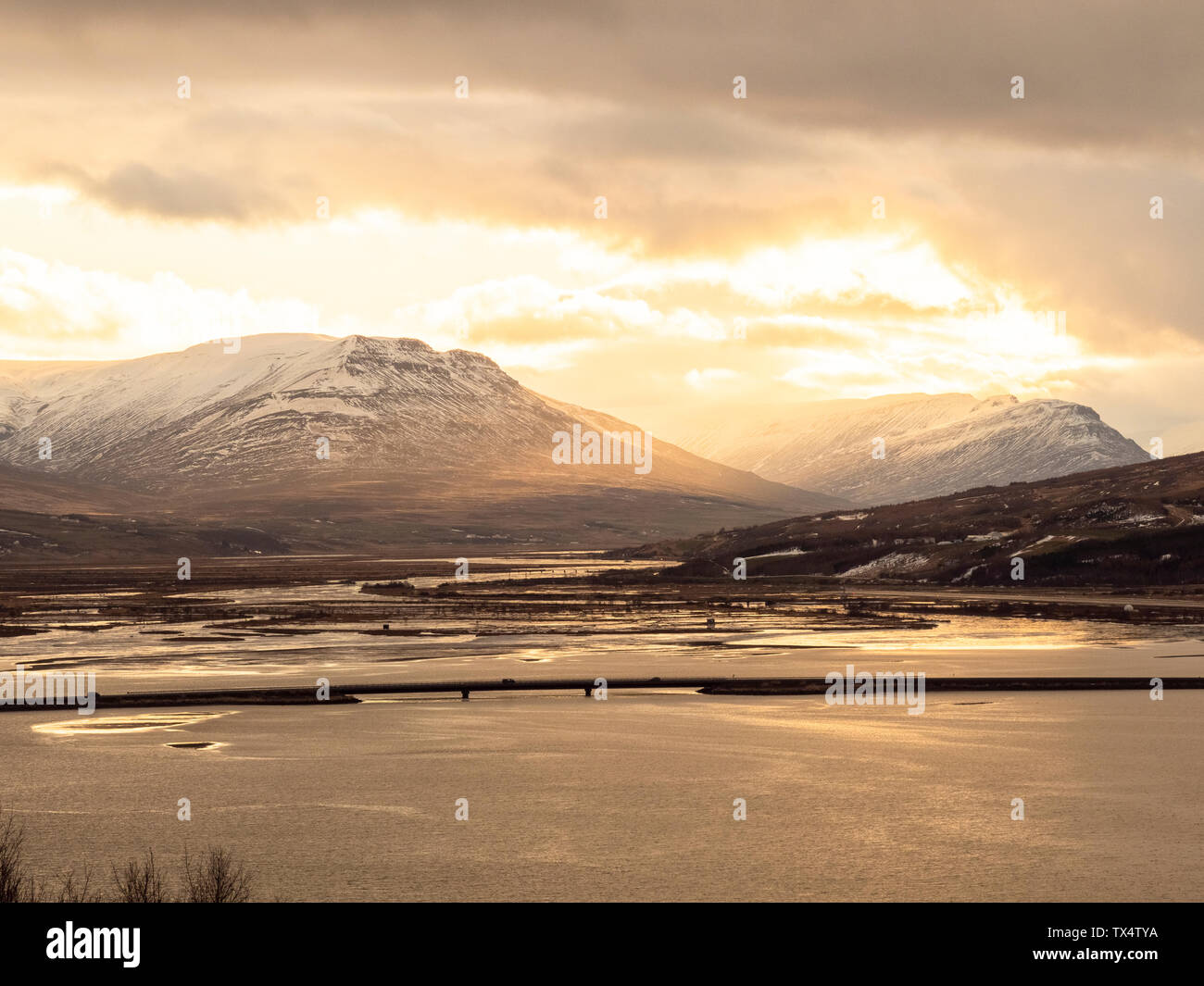 Island, dramatischer Landschaft in der Nähe von Akureyri im Winter bei Sonnenuntergang Stockfoto
