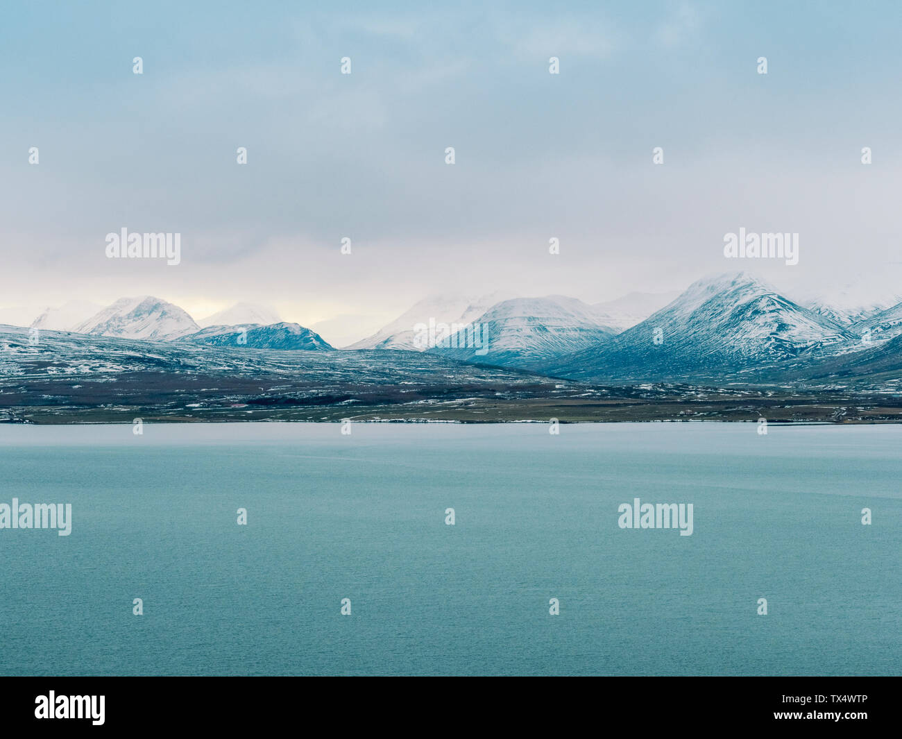 Island, dramatischer Landschaft in der Nähe von Akureyri im Winter bei Sonnenuntergang Stockfoto