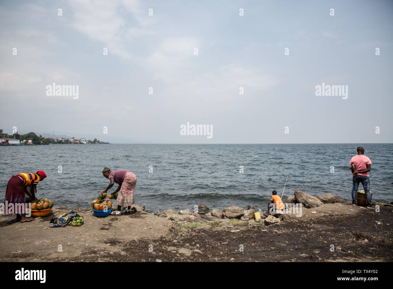 Goma, Nord-Kivu, Demokratische Republik Kongo. 15 Juni, 2019. Die Einheimischen an den Ufern des Kivu-sees in Goma, DR Kongo erlebt derzeit die zweite schlimmsten Ebola Ausbruch in der aufgezeichneten Geschichte. Mehr als 1.400 Menschen sind gestorben. Credit: Sally Hayden/SOPA Images/ZUMA Draht/Alamy leben Nachrichten Stockfoto