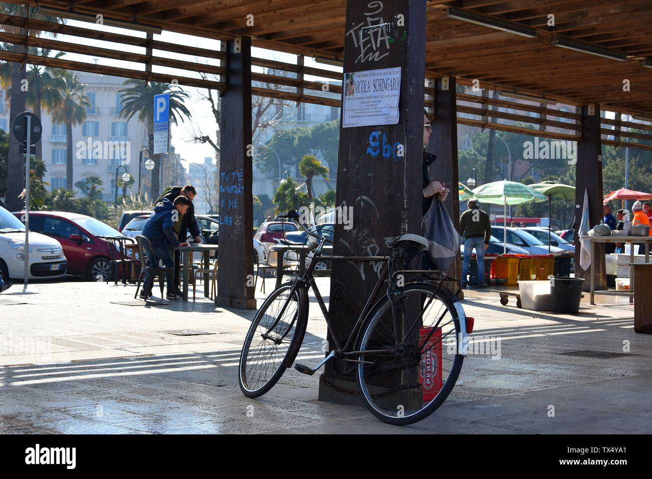 BARI, ITALIEN - 9. FEBRUAR 2019. Fischmarkt von Bari an der Adria, Region Apulien, Süditalien. Stockfoto