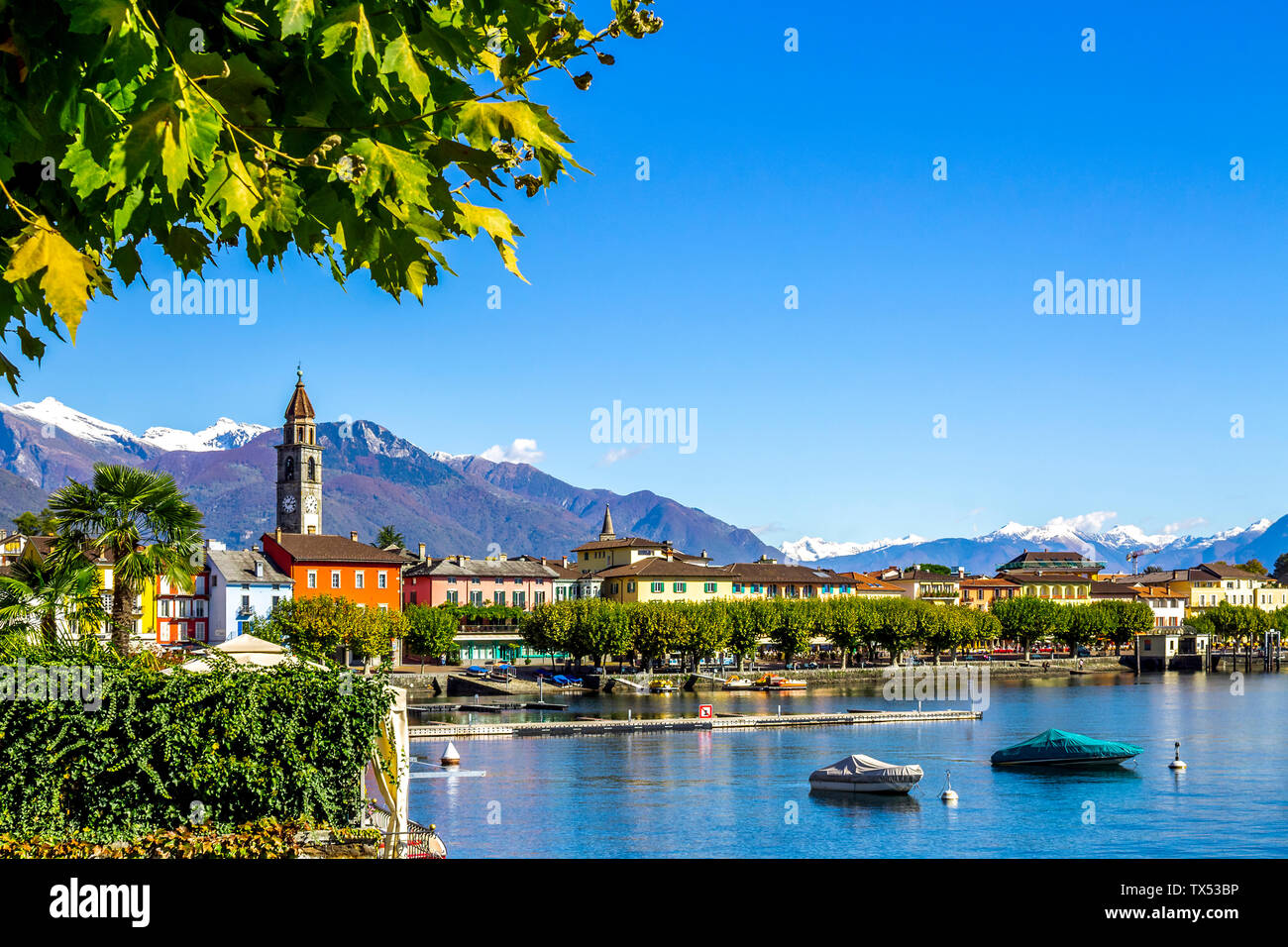 Boote am Lago Maggiore, Ascona, Tessin, Schweiz Stockfoto