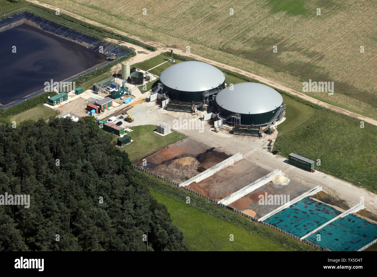 Luftbild vom Bauernhof, Gebäuden und Anlagen in der Nähe von Sand Hutton, Yorkshire Stockfoto