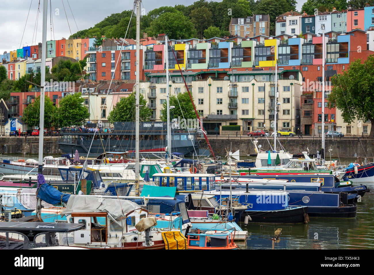 Hafen und Clifton bunte Häuser in Bristol, Großbritannien Stockfoto