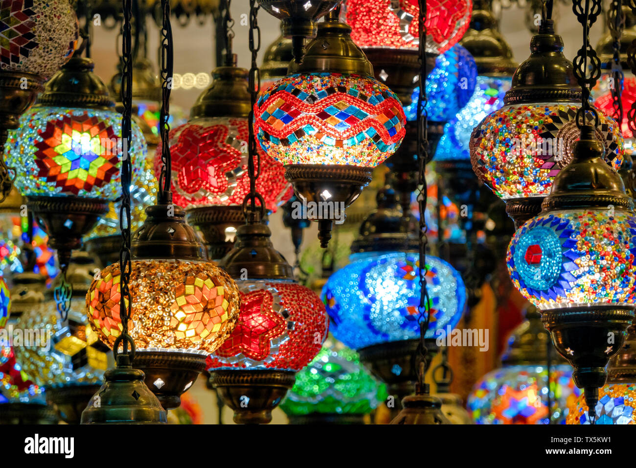 Nahaufnahme von einem hängenden Mosaik Lampe Stockfoto