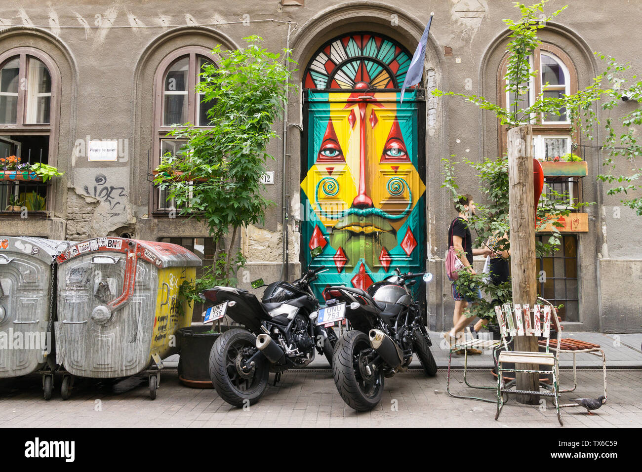 Die Außenseite des Szimpla Kert bar im Jüdischen Viertel in Budapest, Ungarn ruinieren. Stockfoto