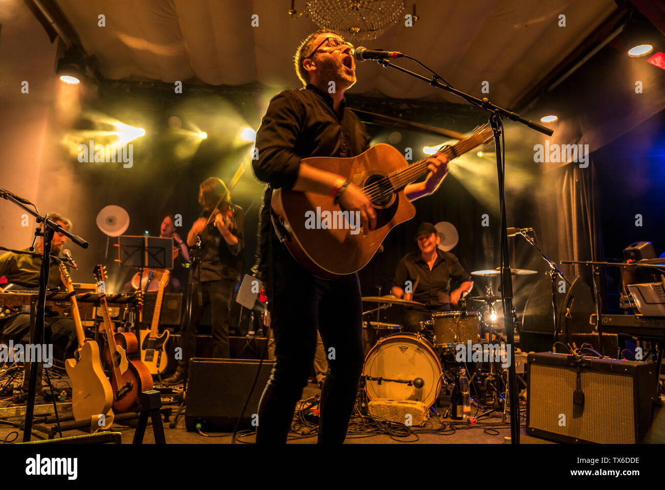 Die deutsche Band Gardasee live beim Orange Blossom Special Festival, Beverungen, Ostwestfalen, Deutschland | Deutsche band Gardasee live am Orange Blos Stockfoto
