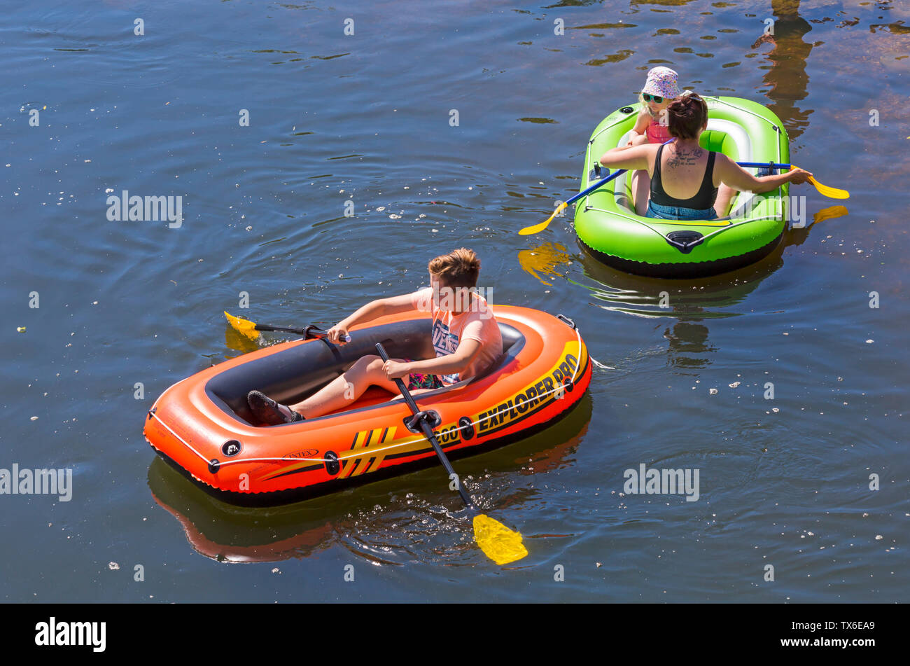 Aufblasbare Boote Stockfotos und -bilder Kaufen - Alamy