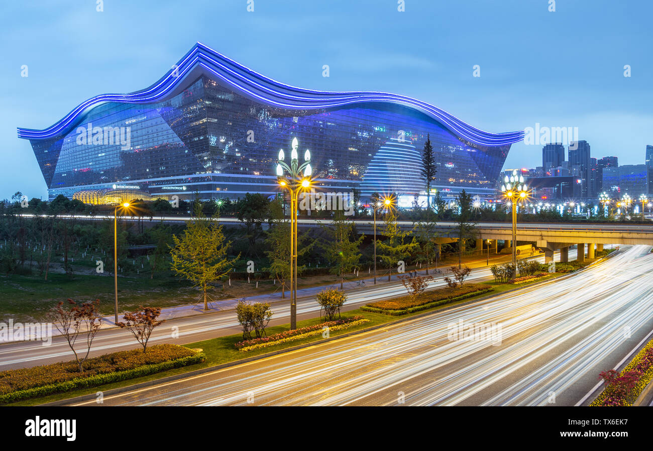 Chengdu Global Center Architektur bei Nacht Stockfoto