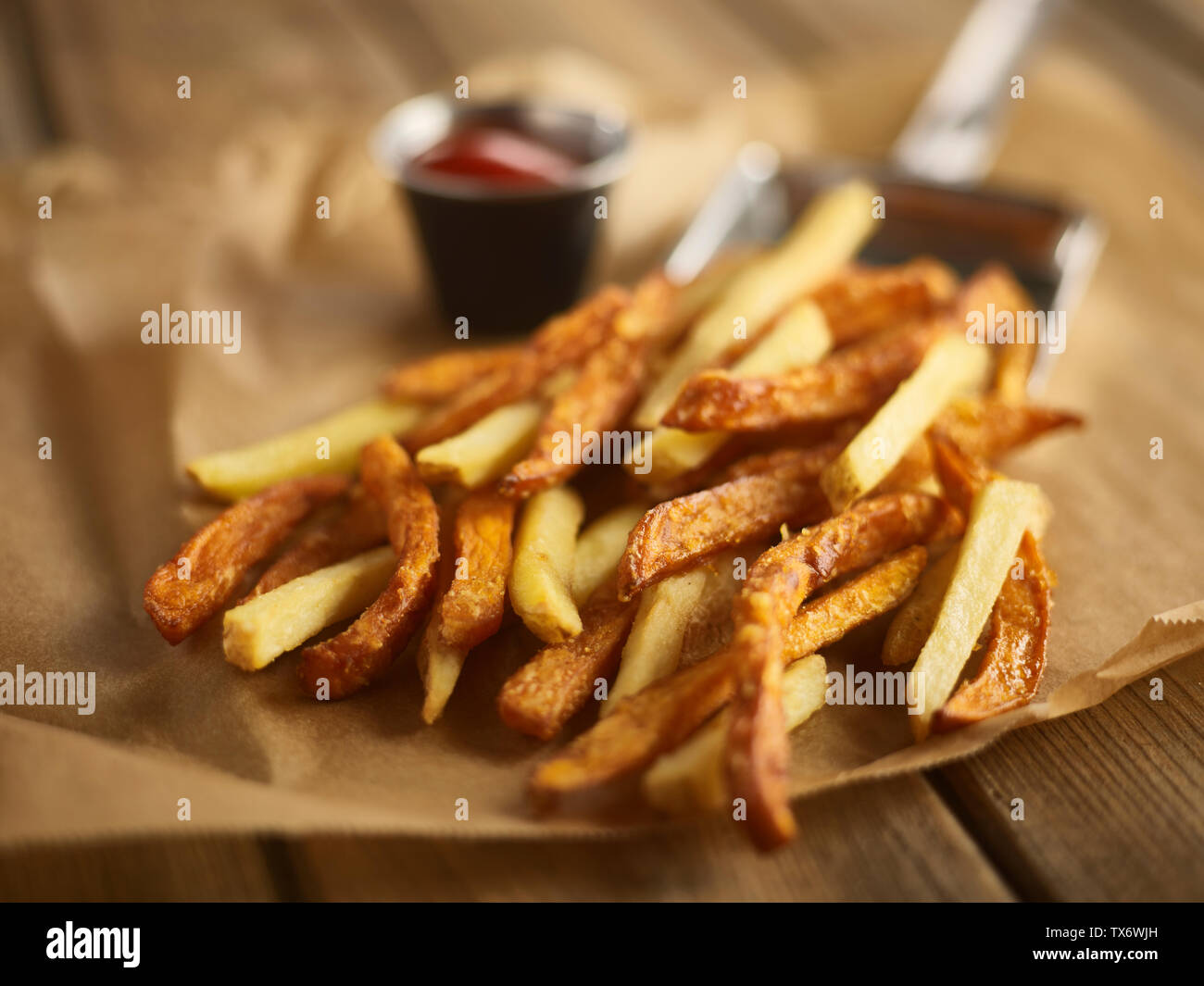 Süßkartoffel-Pommes frites Stockfoto