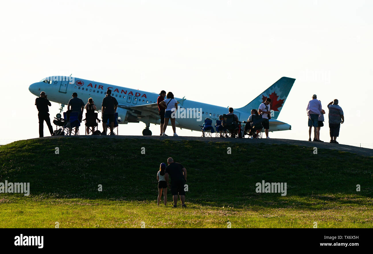 Montreal, Kanada, 23. Juni 2019. Personen - Spotting in der Nähe von Trudeau International Airport. Montreal, Quebec, Kanada. Credit: Mario Beauregard/Alamy leben Nachrichten Stockfoto