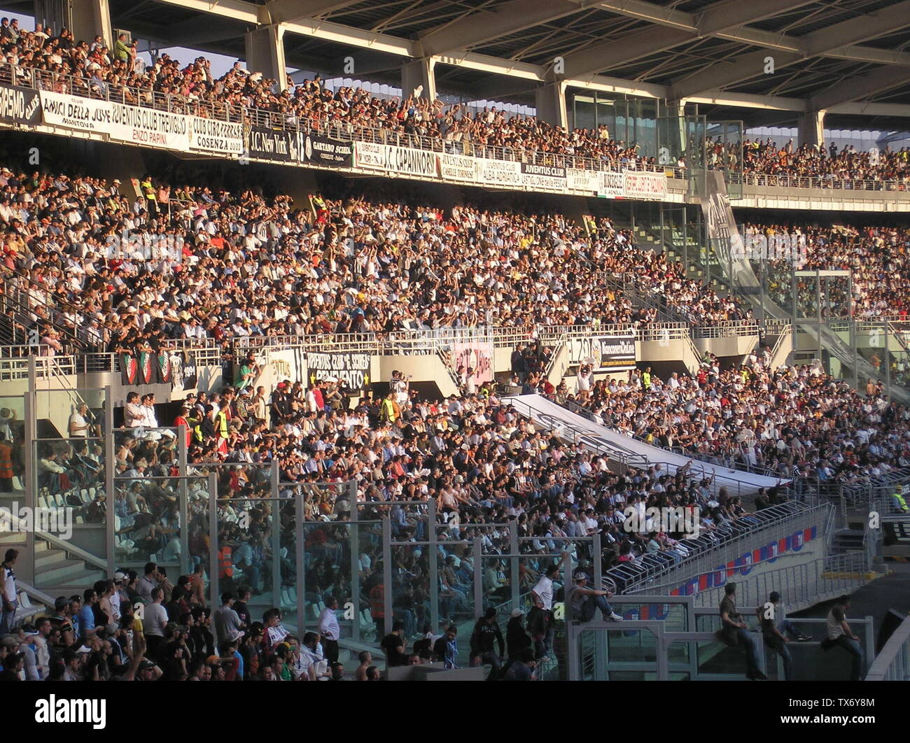 Polski: Kibice Juve / Juventus Supporters / Tiffosi Juventus; 27. Mai 2007 (ursprüngliches Upload-Datum); Übertragen von pl.pedia auf Commons von Pjahr mit CommonsHelper.; MJuve auf der polnischen Pedia; Stockfoto
