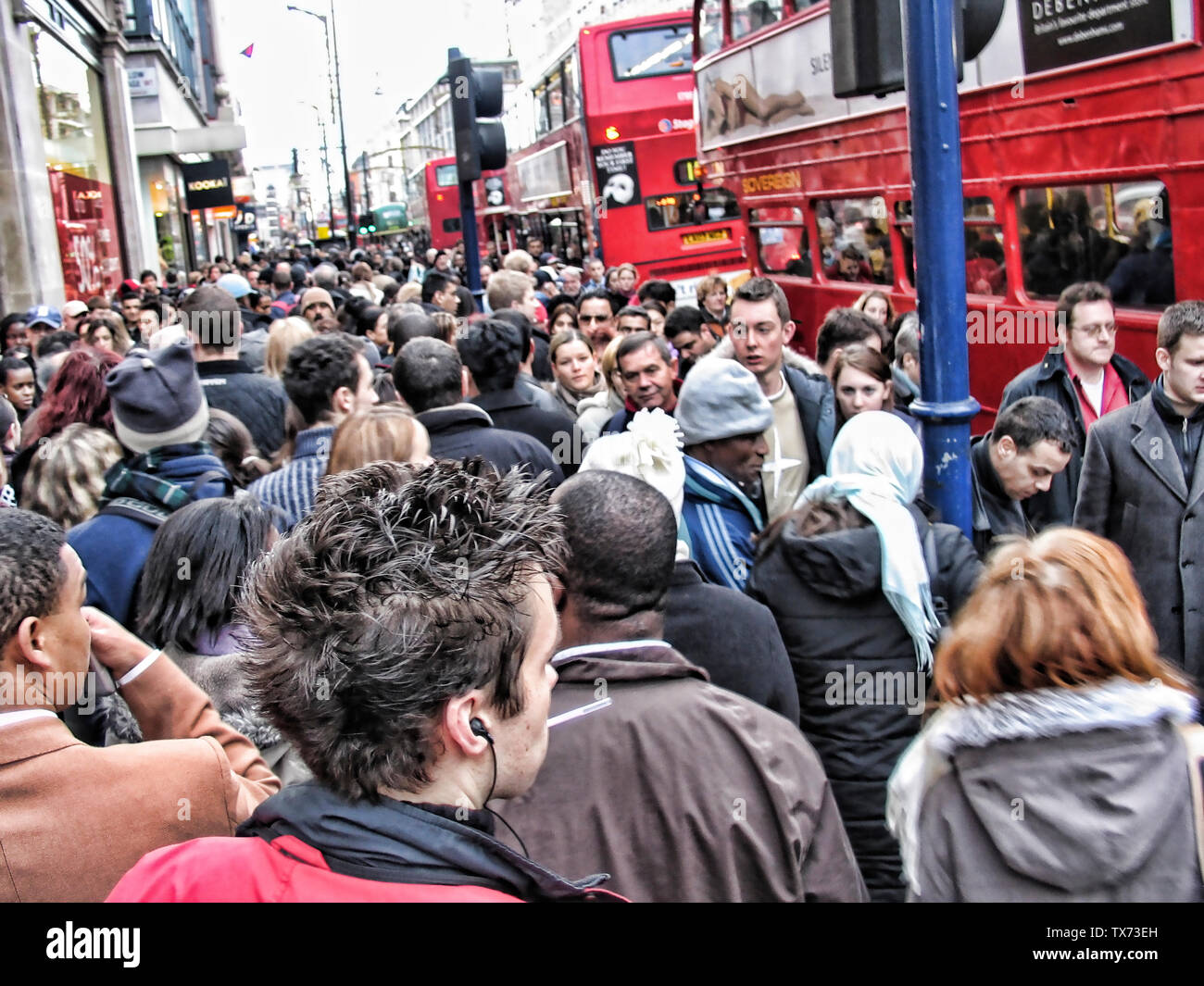 Oxford Street überfüllt London England Stockfoto
