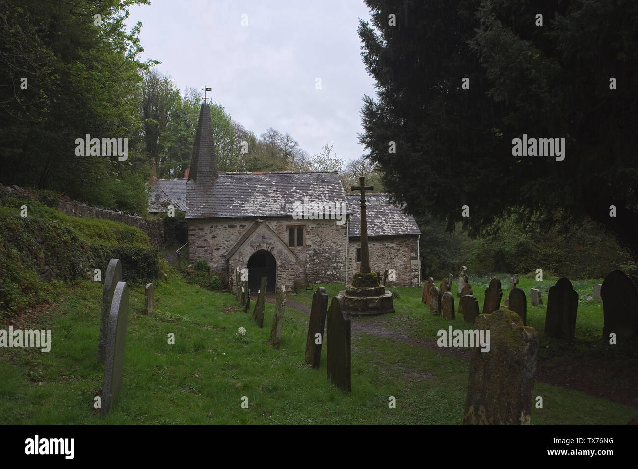 Culbone Kirche, Somerset, wird gesagt, die kleinste Pfarrkirche in England zu sein. Die Kirche, gewidmet dem Walisischen heiligen Beuno, wurde von benannt worden Stockfoto