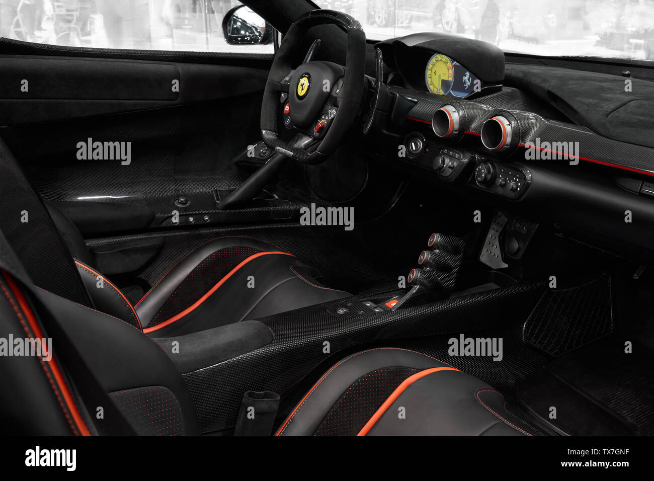 Ferrari Laferrari Stockfotos Und Bilder Kaufen Alamy